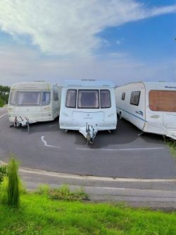 COMPASS CORONA 2005 - 6 BERTH TOURING CARAVAN | SPACIOUS & FAMILY-FRIENDLY