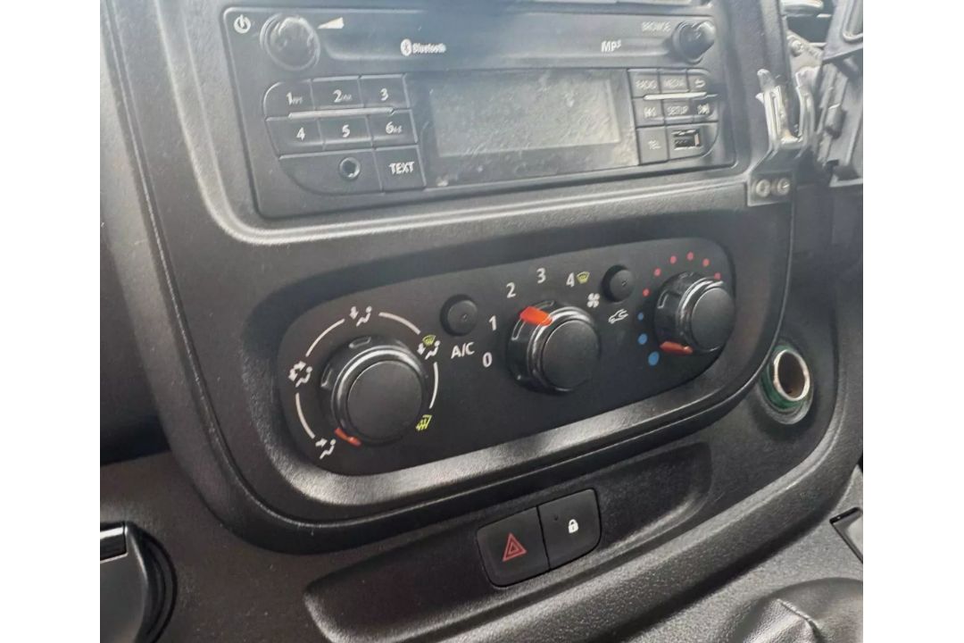 2015 VAUXHALL VIVARO SWB PANEL VAN - Image 10 of 13
