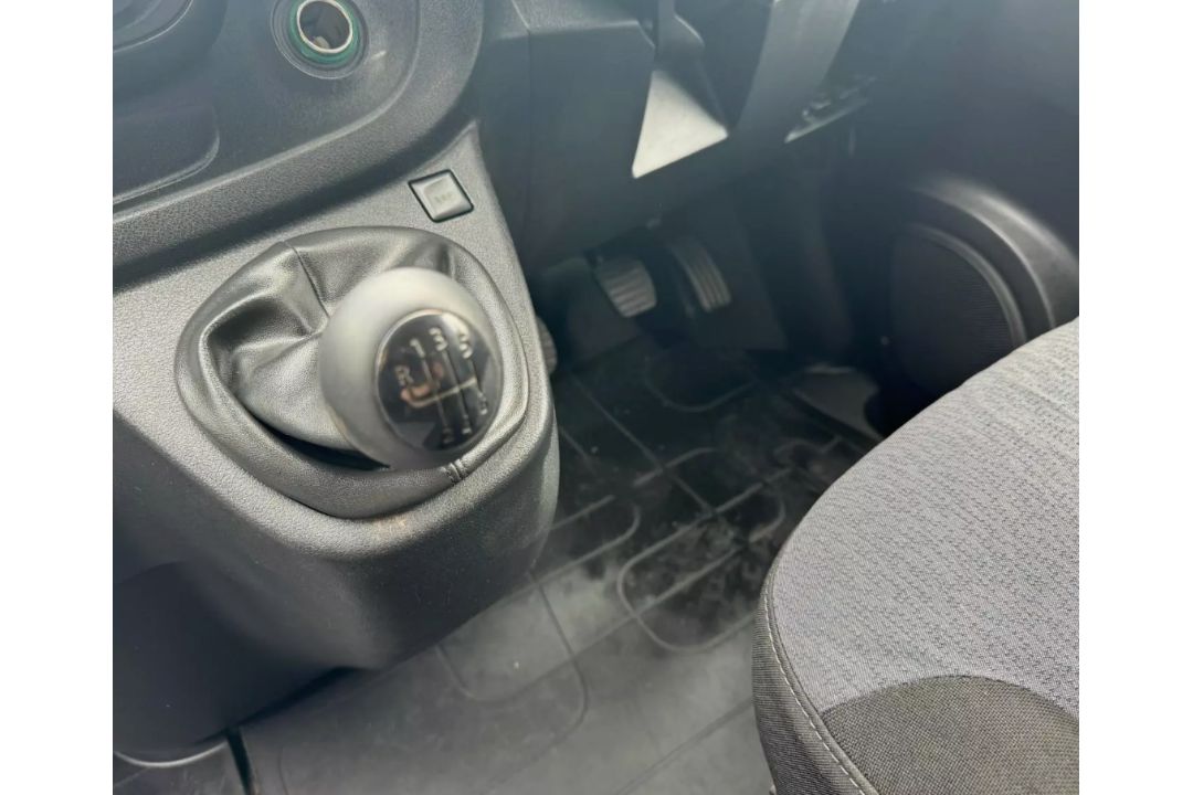 2015 VAUXHALL VIVARO SWB PANEL VAN - Image 11 of 13