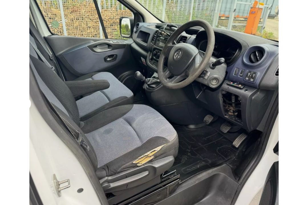 2015 VAUXHALL VIVARO SWB PANEL VAN - Image 12 of 13