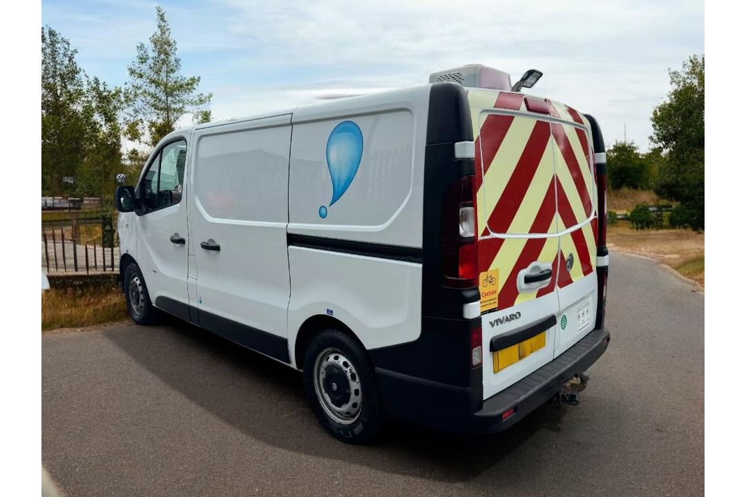 2015 VAUXHALL VIVARO SWB PANEL VAN - Image 2 of 13