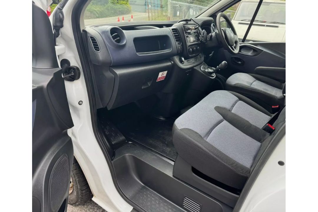 2015 VAUXHALL VIVARO SWB PANEL VAN - Image 9 of 13