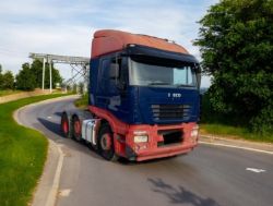 2006 IVECO STRALIS DOUBLE BUNK 6X2 WITH CENTRE LIFT AXLE >>--NO VAT ON HAMMER--<<