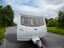 LUNAR STELLAR TOURING CARAVAN - 2006 2 BERTH | COMPACT AND COMFORTABLE