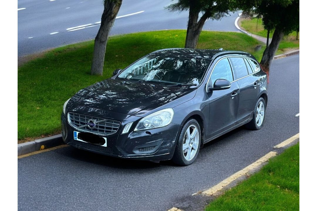 2012 VOLVO V60 SE DRIVE START/STOP – 1.6L DIESEL ESTATE >>--NO VAT ON HAMMER--<< - Image 1 of 12