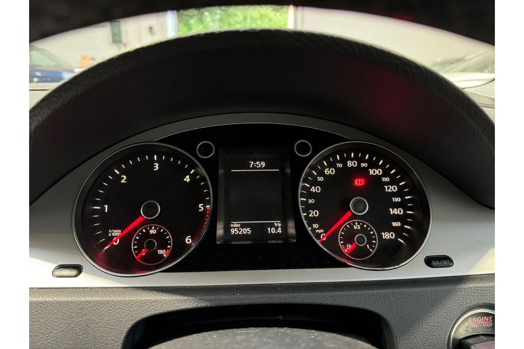 VOLKSWAGEN PASSAT 2.0 TDI DSG (2010) - DIESEL SEMI-AUTOMATIC - FORECOURT £4,905 >NO VAT ON HAMMER-< - Image 6 of 12