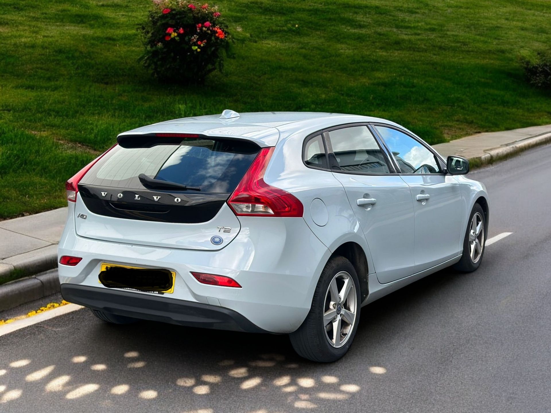 2015 VOLVO V40 T2 2.0L ES NAV MANUAL >>--NO VAT ON HAMMER--<< - Image 2 of 13