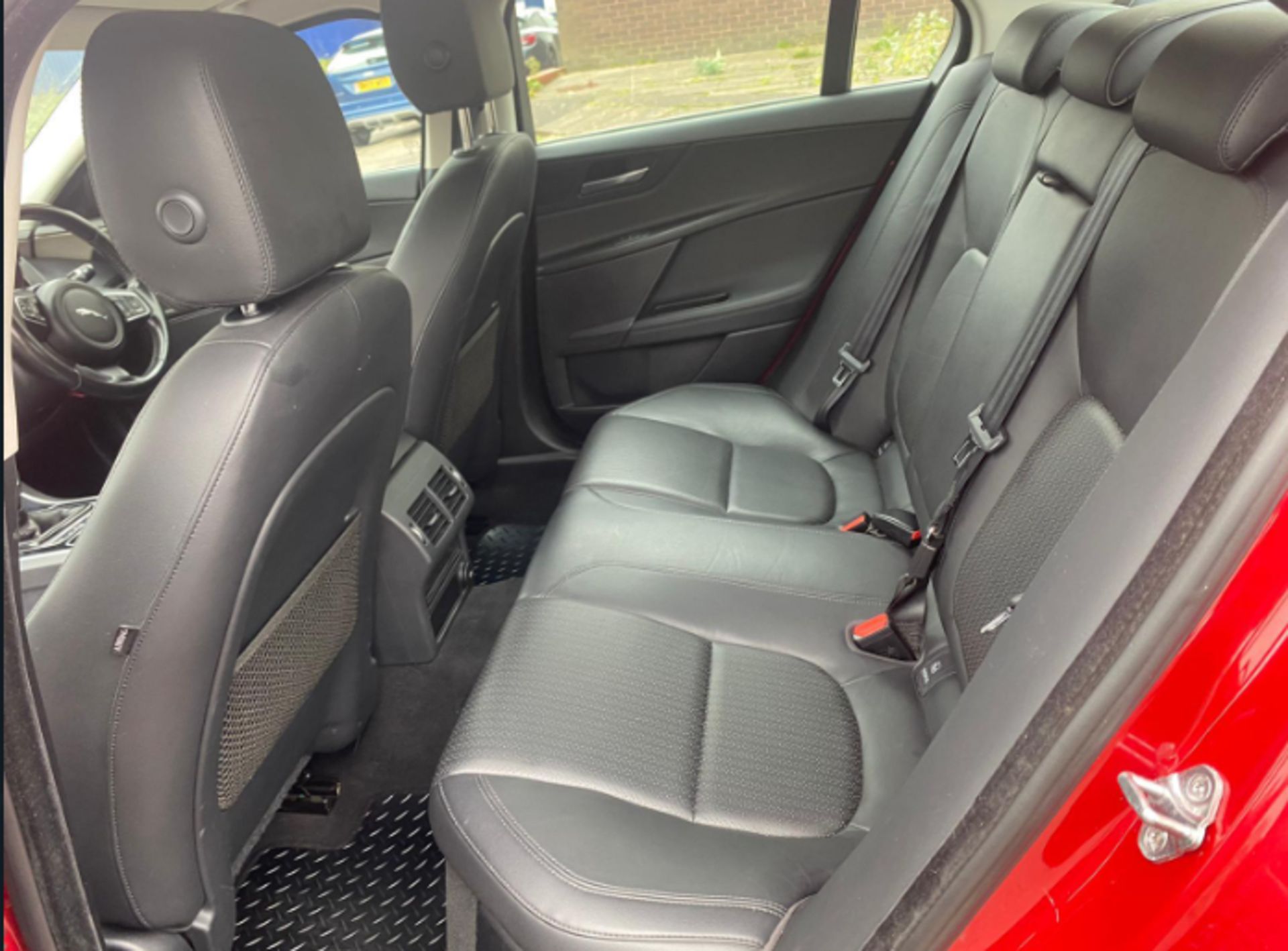 JAGUAR XE PORTFOLIO D 2016 (65) >>--NO VAT ON HAMMER--<< - Image 7 of 18