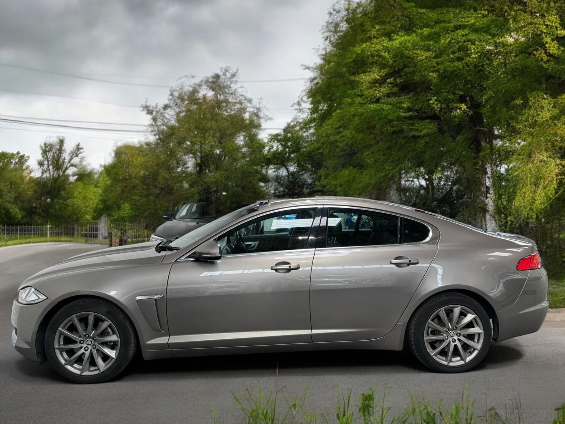 2012 JAGUAR XF PREMIUM LUXURY D AUTO - 79K MILES - GREY - SALOON >>--NO VAT ON HAMMER--<< - Image 3 of 16