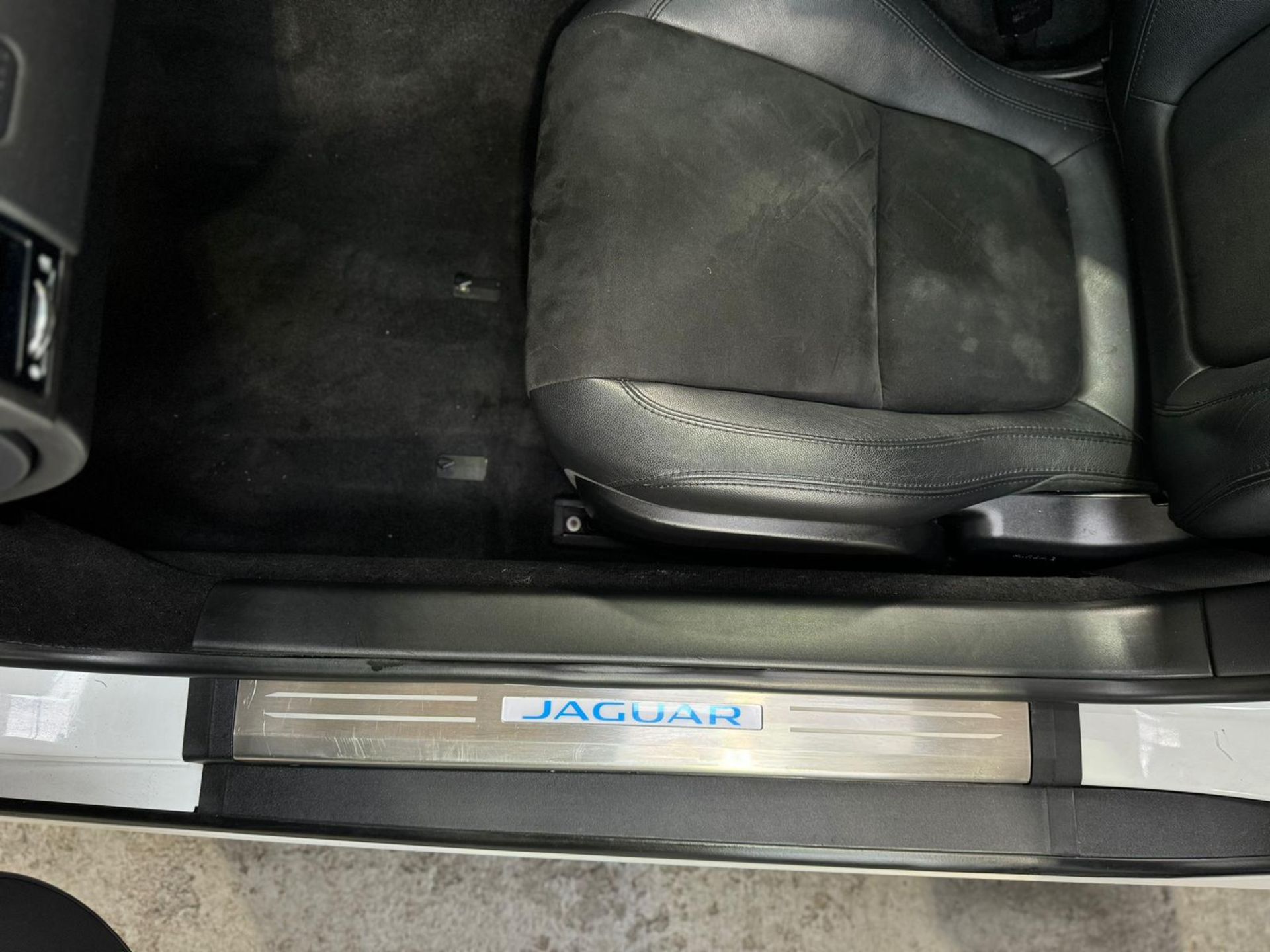 JAGUAR F-TYPE V6 AUTO 2014 >>--NO VAT ON HAMMER--<< - Image 14 of 16