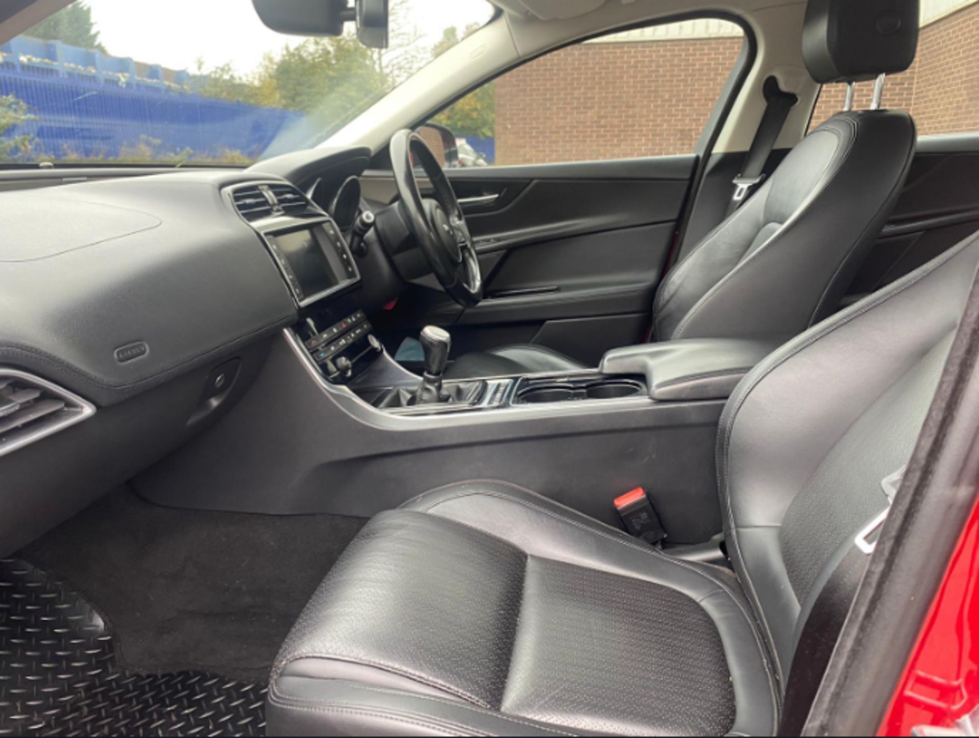 JAGUAR XE PORTFOLIO D 2016 (65) >>--NO VAT ON HAMMER--<< - Image 6 of 18