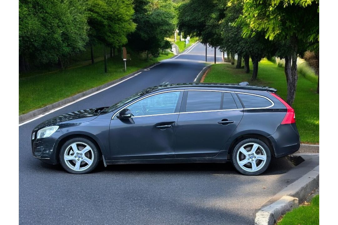 2012 VOLVO V60 SE DRIVE START/STOP – 1.6L DIESEL ESTATE >>--NO VAT ON HAMMER--<< - Image 7 of 12