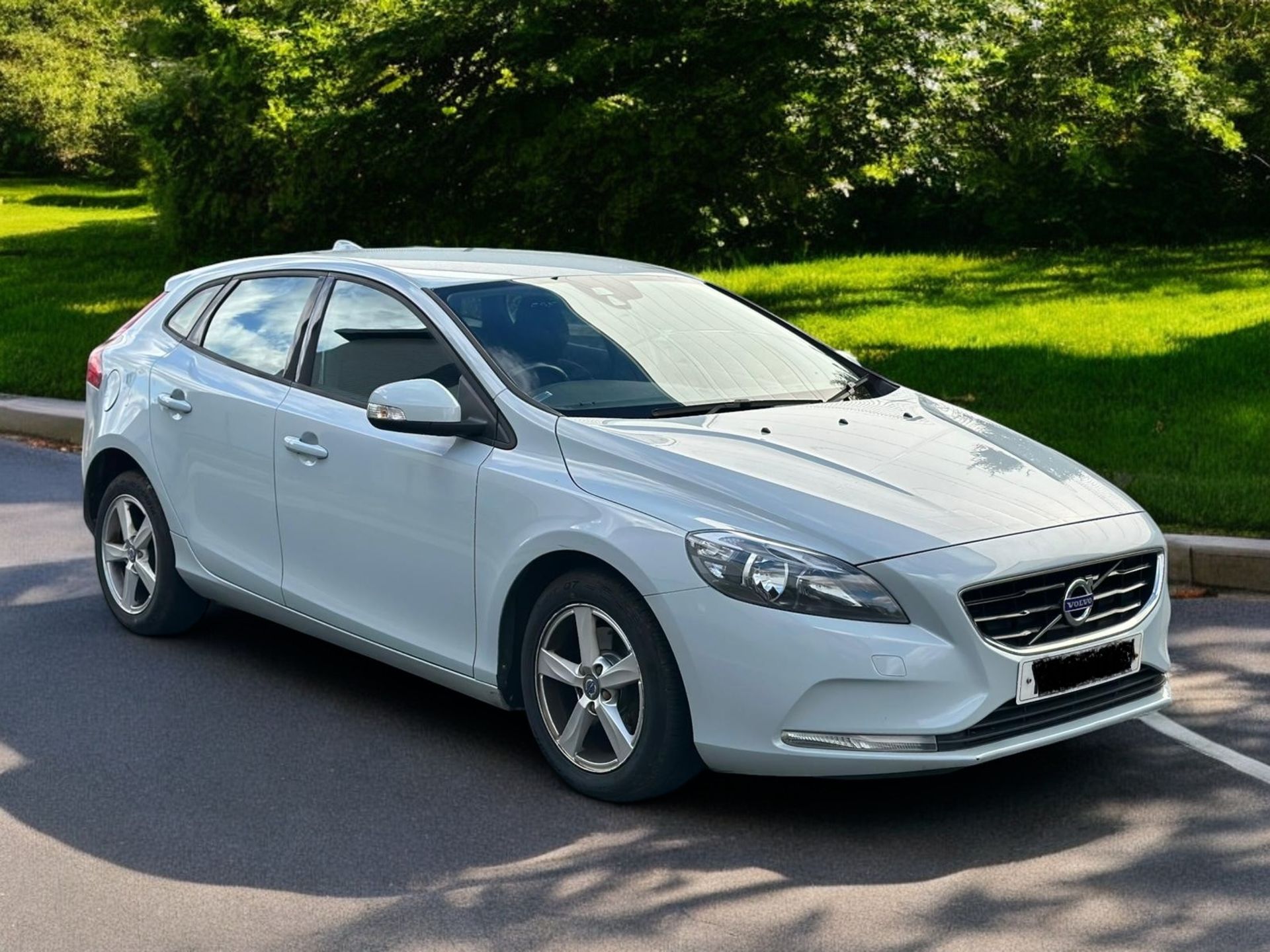 2015 VOLVO V40 T2 2.0L ES NAV MANUAL >>--NO VAT ON HAMMER--<< - Image 4 of 13
