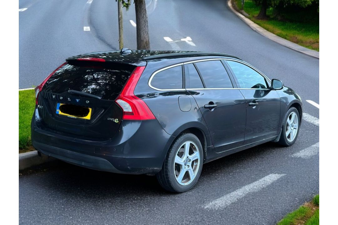 2012 VOLVO V60 SE DRIVE START/STOP – 1.6L DIESEL ESTATE >>--NO VAT ON HAMMER--<< - Image 3 of 12