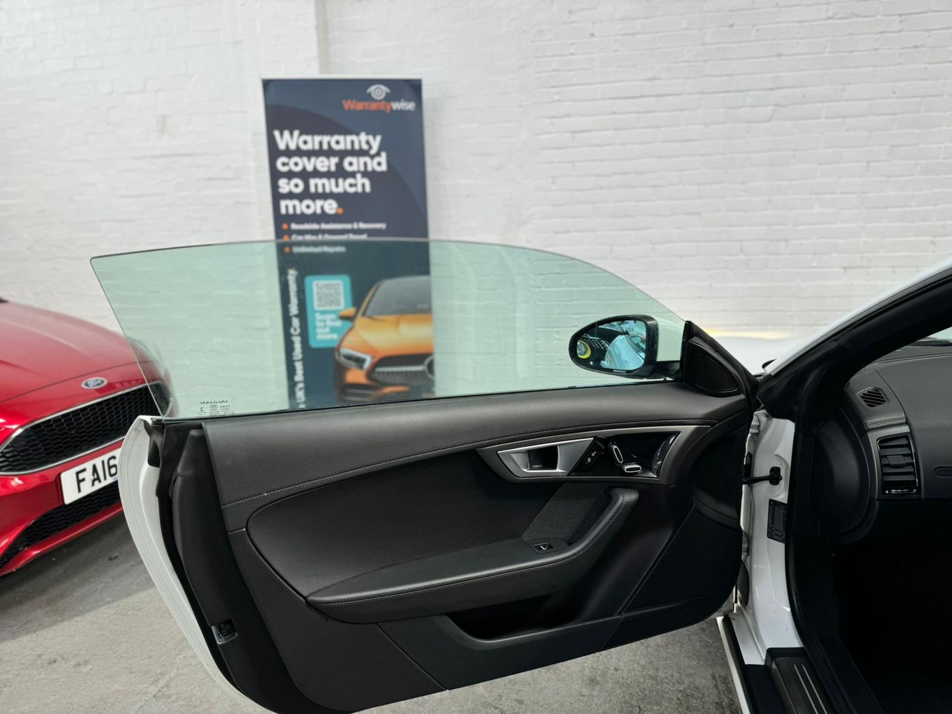 JAGUAR F-TYPE V6 AUTO 2014 >>--NO VAT ON HAMMER--<< - Image 10 of 16