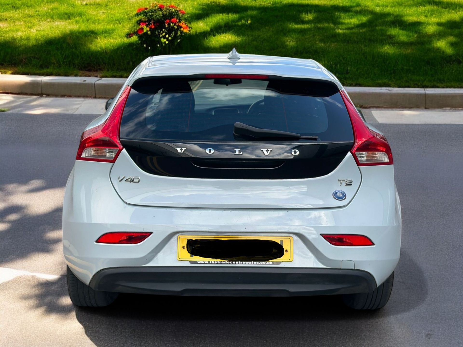 2015 VOLVO V40 T2 2.0L ES NAV MANUAL >>--NO VAT ON HAMMER--<< - Image 8 of 13