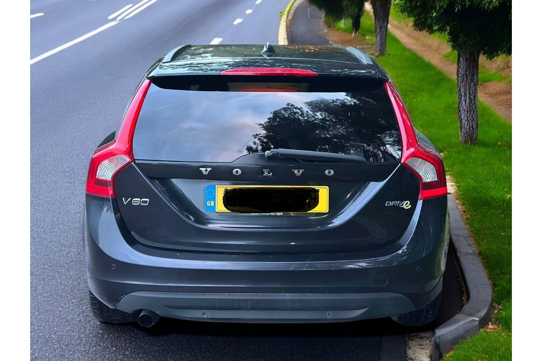 2012 VOLVO V60 SE DRIVE START/STOP – 1.6L DIESEL ESTATE >>--NO VAT ON HAMMER--<< - Image 2 of 12