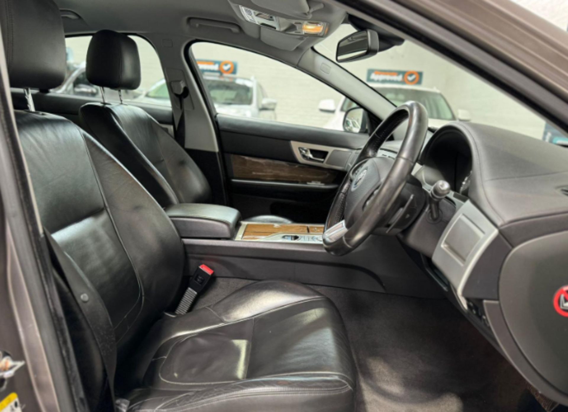 2012 JAGUAR XF PREMIUM LUXURY D AUTO - 79K MILES - GREY - SALOON >>--NO VAT ON HAMMER--<< - Image 8 of 16