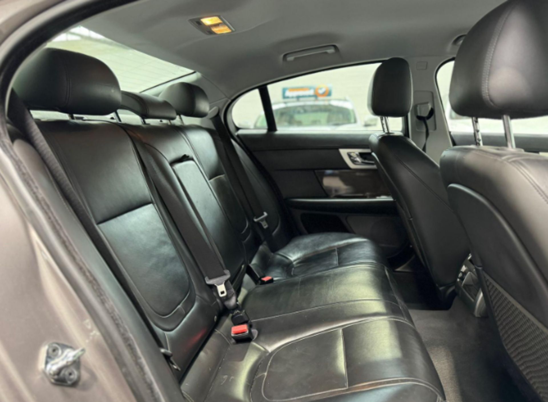 2012 JAGUAR XF PREMIUM LUXURY D AUTO - 79K MILES - GREY - SALOON >>--NO VAT ON HAMMER--<< - Image 7 of 16