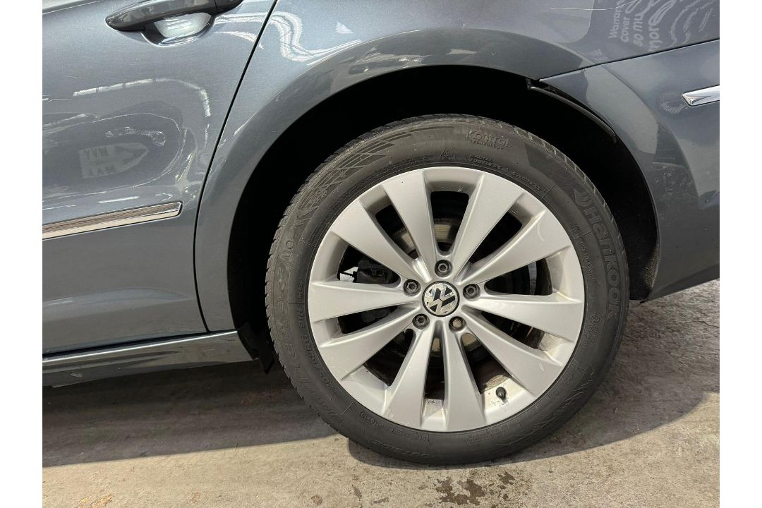 VOLKSWAGEN PASSAT 2.0 TDI DSG (2010) - DIESEL SEMI-AUTOMATIC - FORECOURT £4,905 >NO VAT ON HAMMER-< - Image 9 of 12