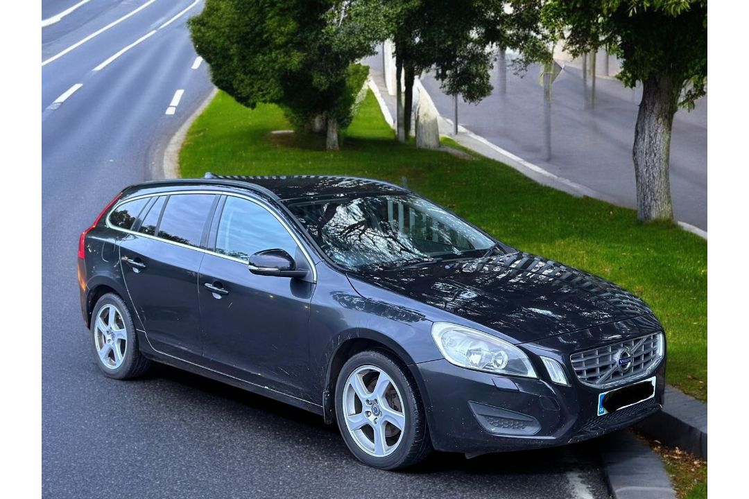 2012 VOLVO V60 SE DRIVE START/STOP – 1.6L DIESEL ESTATE >>--NO VAT ON HAMMER--<< - Image 4 of 12