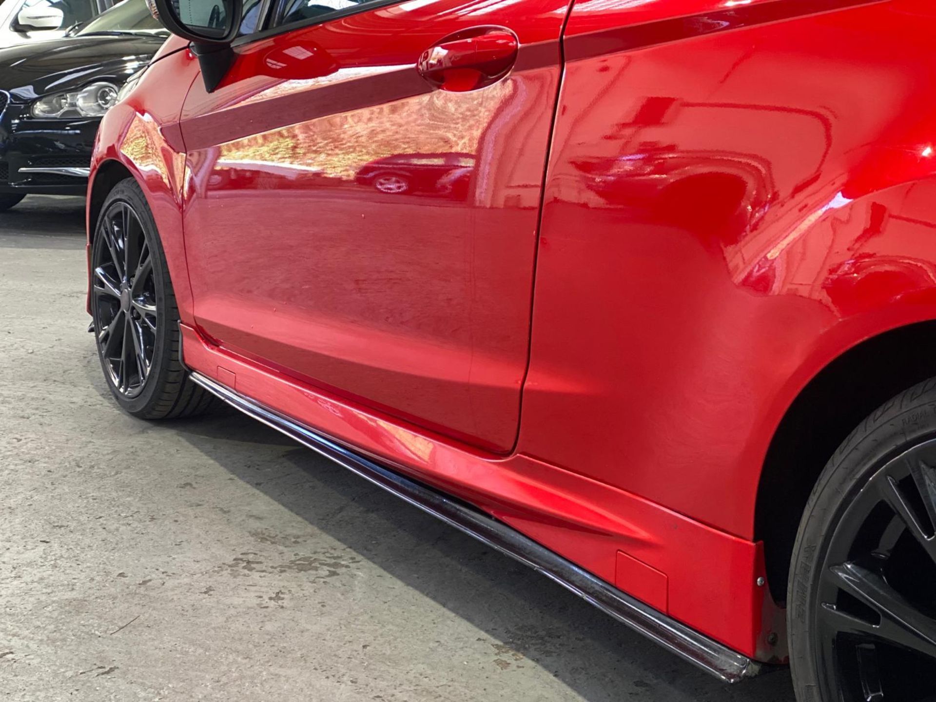 2016 FORD FIESTA 1.0T ECOBOOST ZETEC S RED EDITION >>--NO VAT ON HAMMER--<< - Image 9 of 25