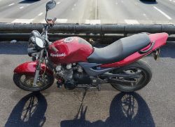 2001 KAWASAKI ZR750-F1 IN RED >>--NO VAT ON HAMMER--<<