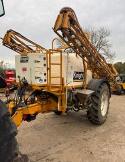 KNIGHT 2,500L TRAILED SPRAYER - 1M