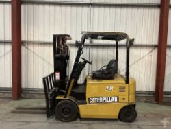 CAT EP25K-PAC ELECTRIC FORKLIFT TRUCK **(INCLUDES CHARGER)**