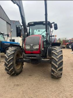 2007 VALTRA N11 TRACTOR WITH QUICKE LOADER