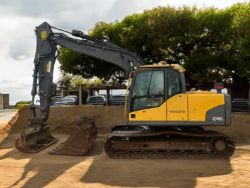 2011 VOLVO EC140CL EXCAVATOR