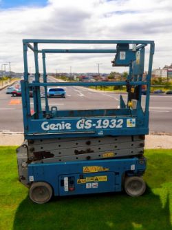 GENIE GS 1932 SCISSOR LIFT ACCESS PLATFORM