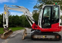 2021 TAKEUCHI TB240 4 TONNE EXCAVATOR