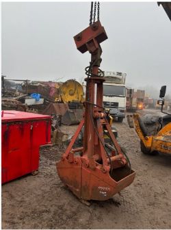 EXCAVATOR DEEP DIGGING CLAMSHELL BUCKET