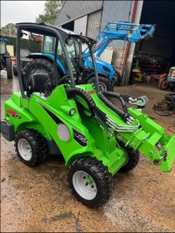 2022 AVANT 423 PIVOT STEER LOADER