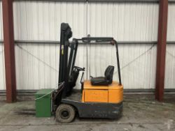 **(INCLUDES CHARGER)** STILL R50-15 ELECTRIC 3-WHEEL FORKLIFT (1999)
