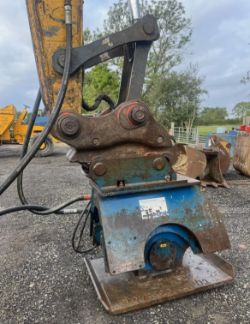 HILL WACKER PLATE – SUIT 20 TON EXCAVATOR, 80MM PINS