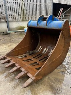 RIDDLE BUCKET - 80MM PINS, SUIT 20 TON EXCAVATOR