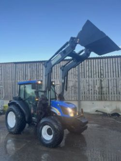 2013 NEW HOLLAND TRACTOR T4030 WITH QUICKE LOADER
