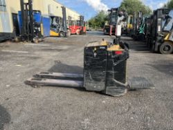 **(INCLUDES CHARGER)** CAT NPV20N2 ELECTRIC PALLET TRUCK (2015)