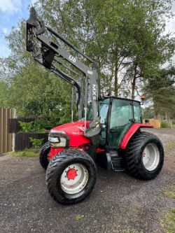 MCCORMICK CX75 LOADER TRACTOR WITH MX U8 LOADER