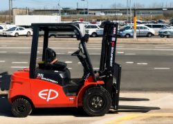 ** BRAND NEW ** NEW EP EFL353 LITHIUM-ION FORKLIFT