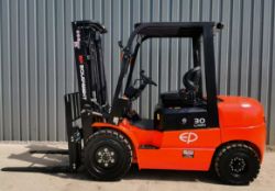 ** BRAND NEW ** NEW EP EFL302 3 TONNE ELECTRIC FORKLIFT