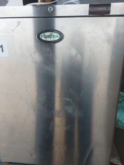 COMMERICAL UNDERCOUNTER FRIDGE FOSTER USE