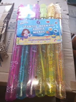 MIXED PALLET OF NEW RMS ITEMS (936 GIANT BUBBLE WANDS + 36 REINDEERS)