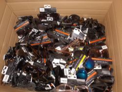 APPROX 300 X SCRATCH RESISTANT SUNGLASSES LOTS OF DIFFERENT STYLES