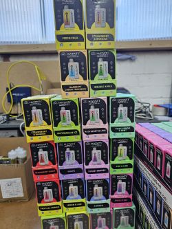 985 X HAYATI MINIATURE 600 PRE FILLED POD KIT & 1590 PODS, COST PRICE £3000.00 ( OUT OF DATE )