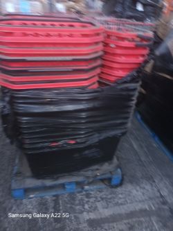 PALLET OF SHOPPING BASKETS METAL/PLASTIC