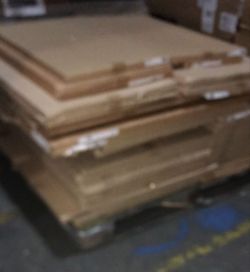 ASSORTED PALLET (APPROX 40 PCS) 18MM WHITE MELAMINE FACIA CHIPBOARD PANELS (MFC)
