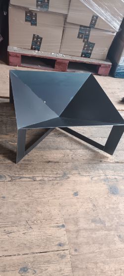 OUTDOOR SQUARE TABLE (FIREPIT?)